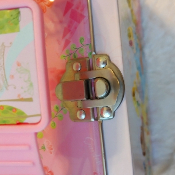 ๐ธ Disney Princess Pink Embossed Tin Lunchbox Collectable, Tiana Belle Rapunzel - Picture 6 of 13